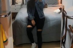 300718
